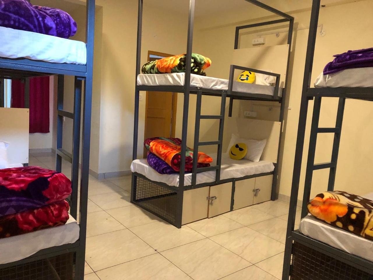 קאסול Hostel Cozy Beds מראה חיצוני תמונה